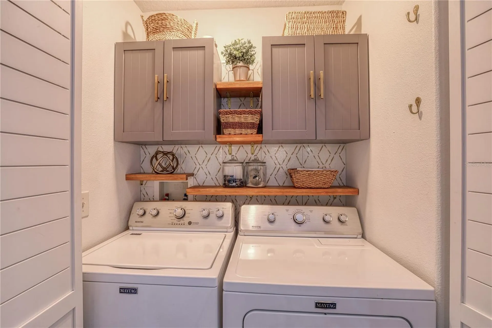 6093 Avenue Of The Palms Weeki Wachee FL 34607