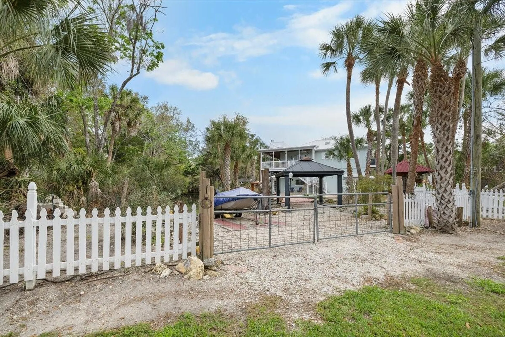 6093 Avenue Of The Palms Weeki Wachee FL 34607