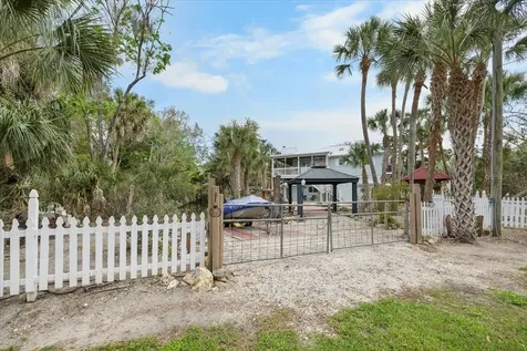6093 Avenue Of The Palms Weeki Wachee FL 34607