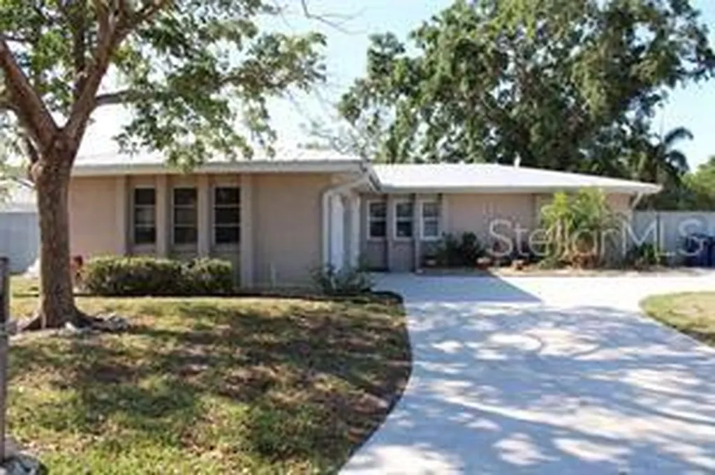 5911 7th Avenue Drive W Bradenton FL 34209