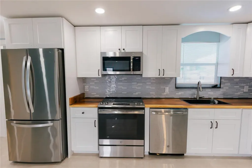 300 53rd Street W Bradenton FL 34209