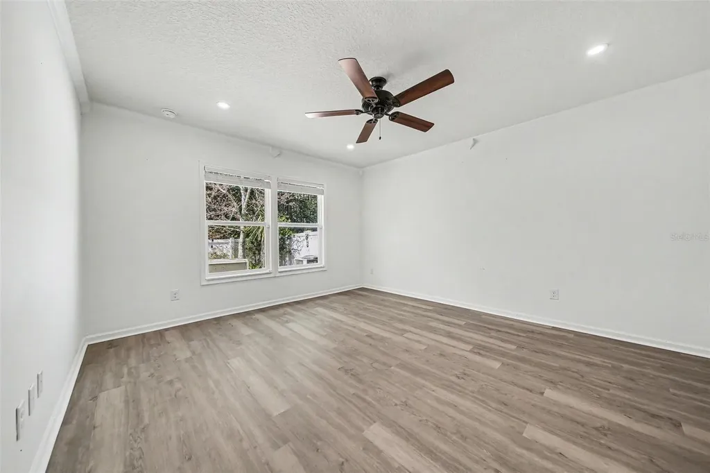 111 Lakeside Court Bunnell FL 32110