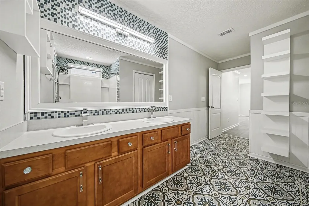111 Lakeside Court Bunnell FL 32110