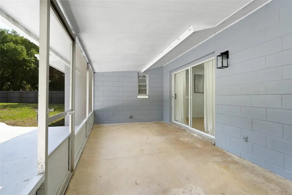 589 Del Rio Street Orlando FL 32839