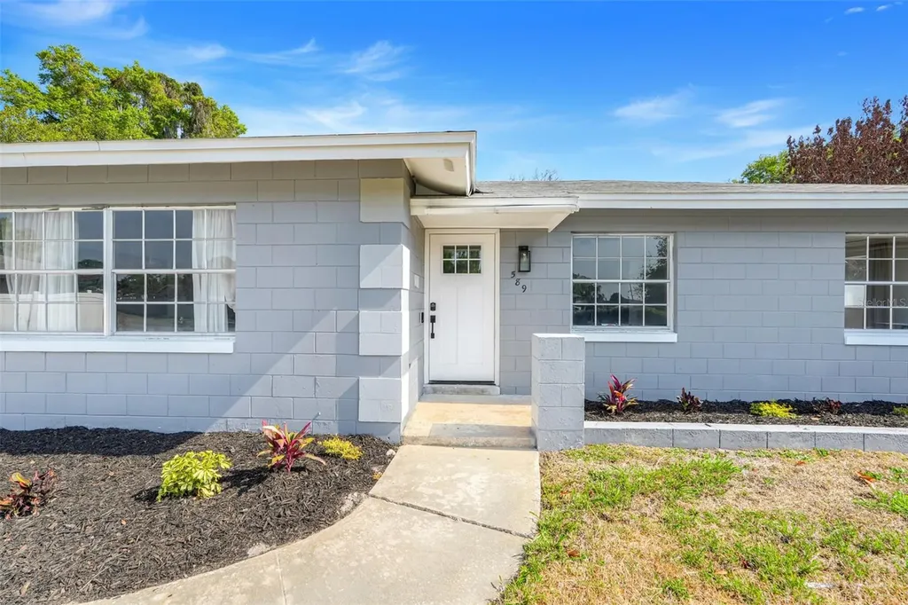 589 Del Rio Street Orlando FL 32839