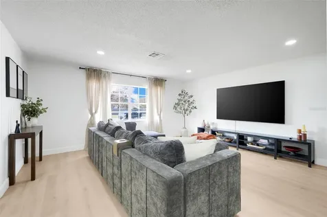 589 Del Rio Street Orlando FL 32839