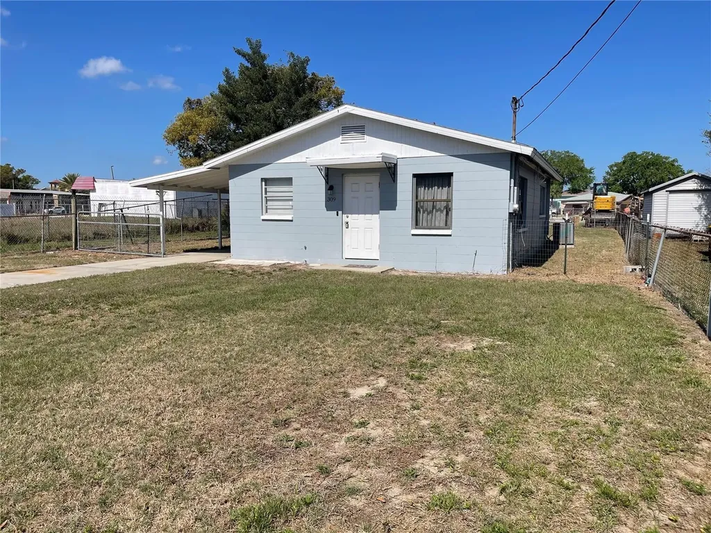 309 Center Street Auburndale FL 33823