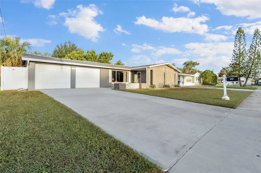 3237 Sanford Drive Holiday FL 34691