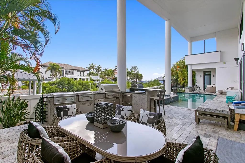 2 Sandpiper Road Tampa FL 33609
