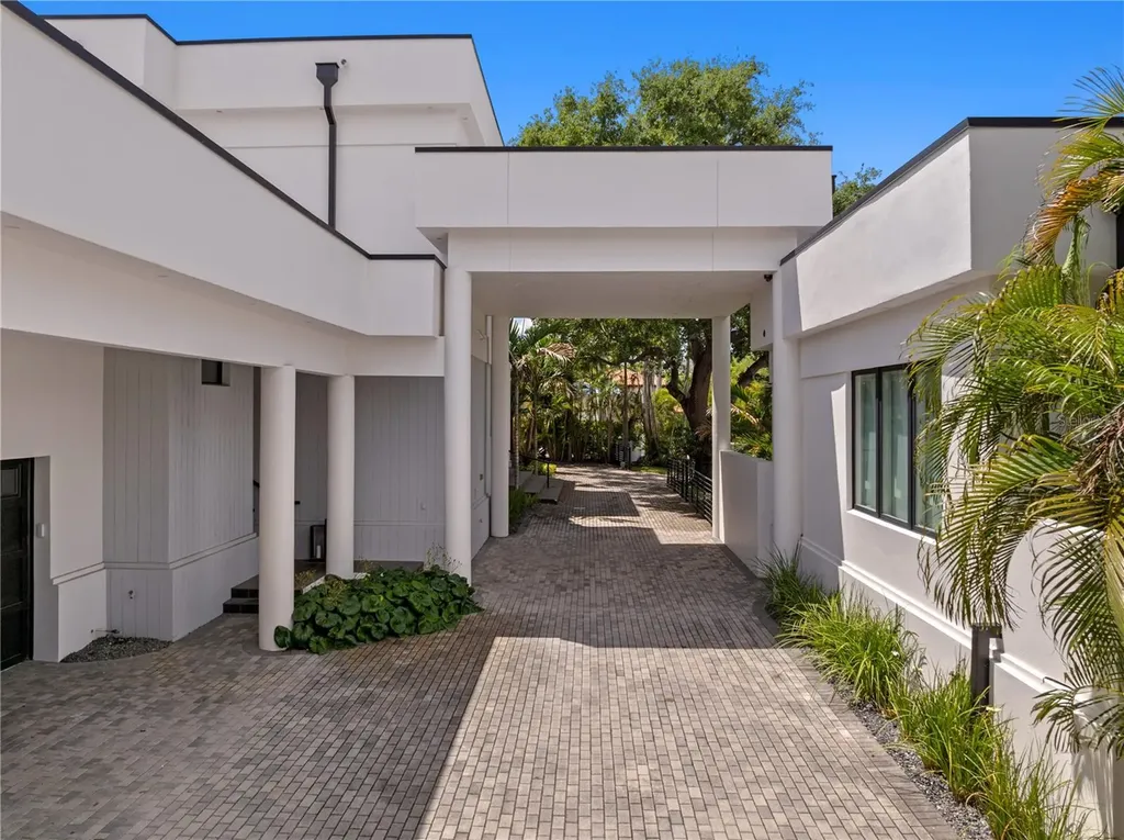 2 Sandpiper Road Tampa FL 33609