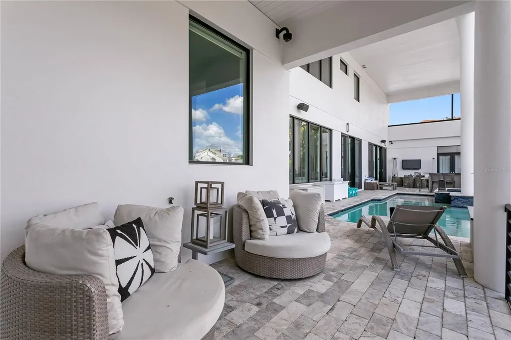 2 Sandpiper Road Tampa FL 33609