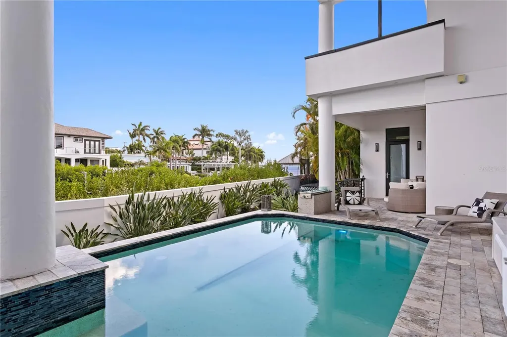2 Sandpiper Road Tampa FL 33609