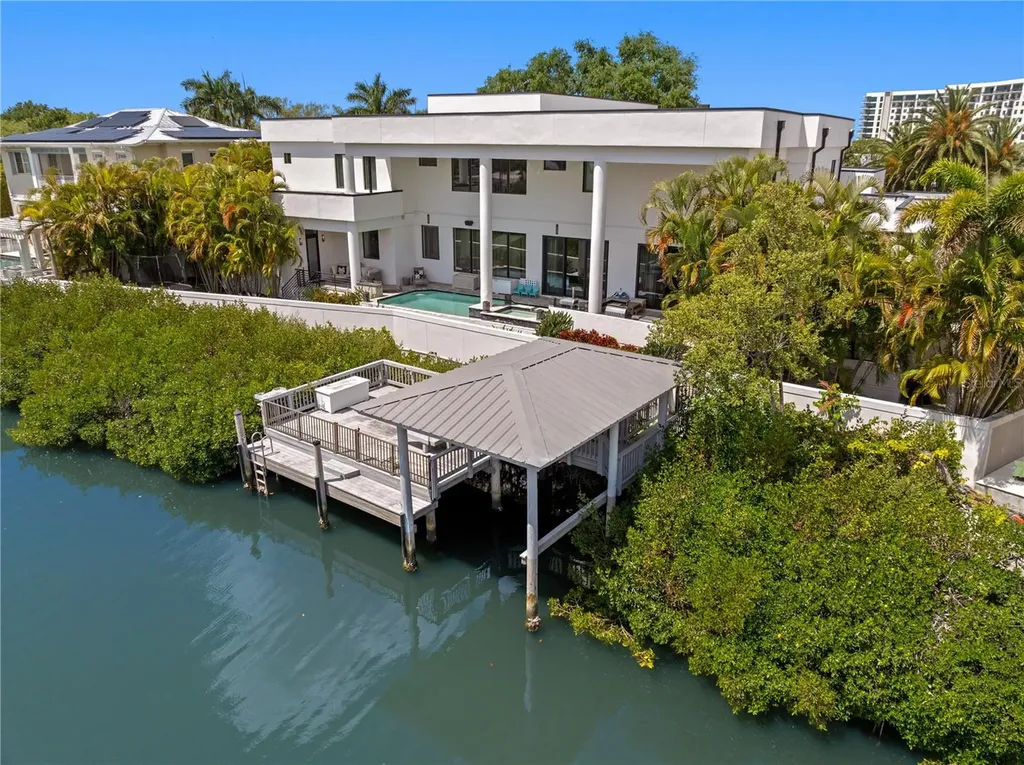 2 Sandpiper Road Tampa FL 33609