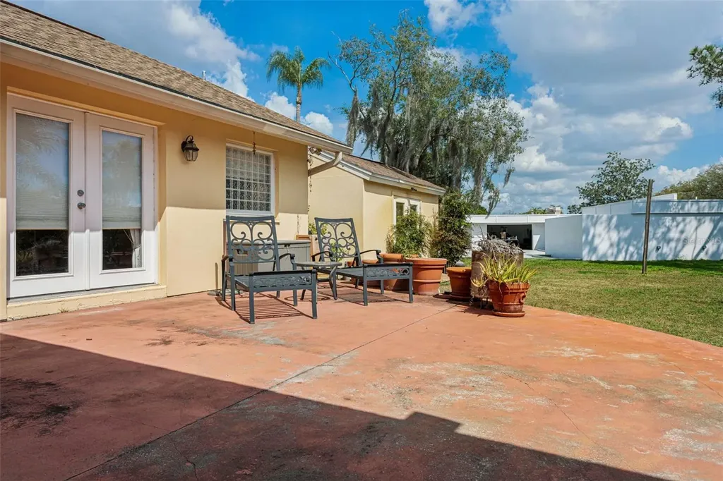 3025 Samara Drive Tampa FL 33618