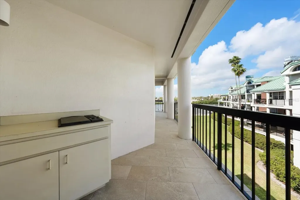 947 Seddon Cove Way Tampa FL 33602