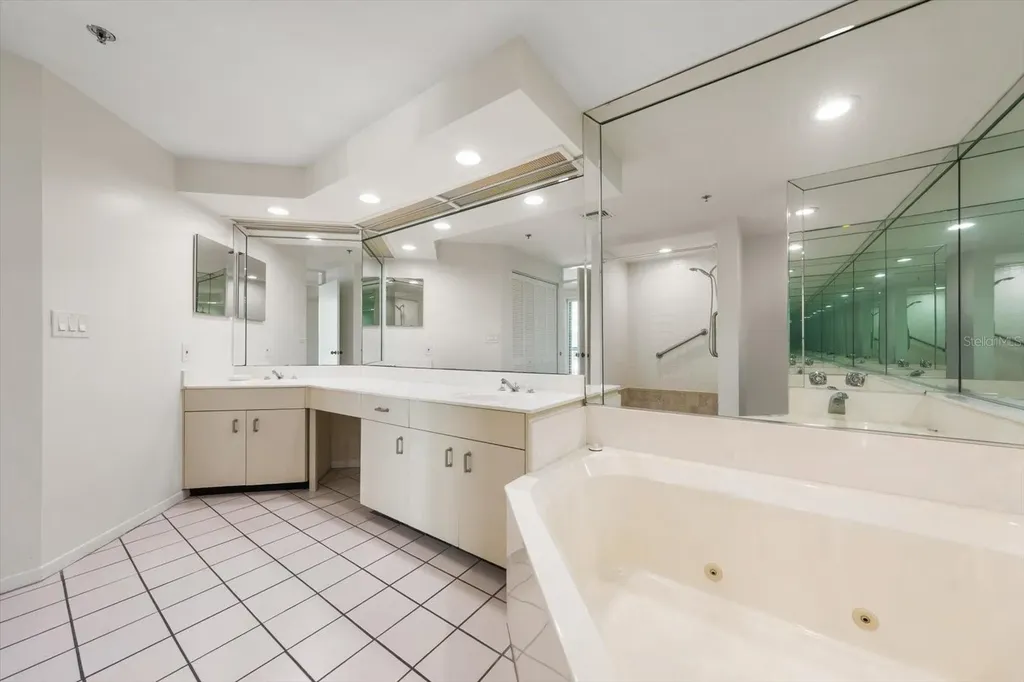 947 Seddon Cove Way Tampa FL 33602