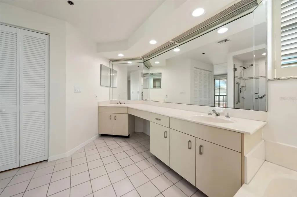 947 Seddon Cove Way Tampa FL 33602
