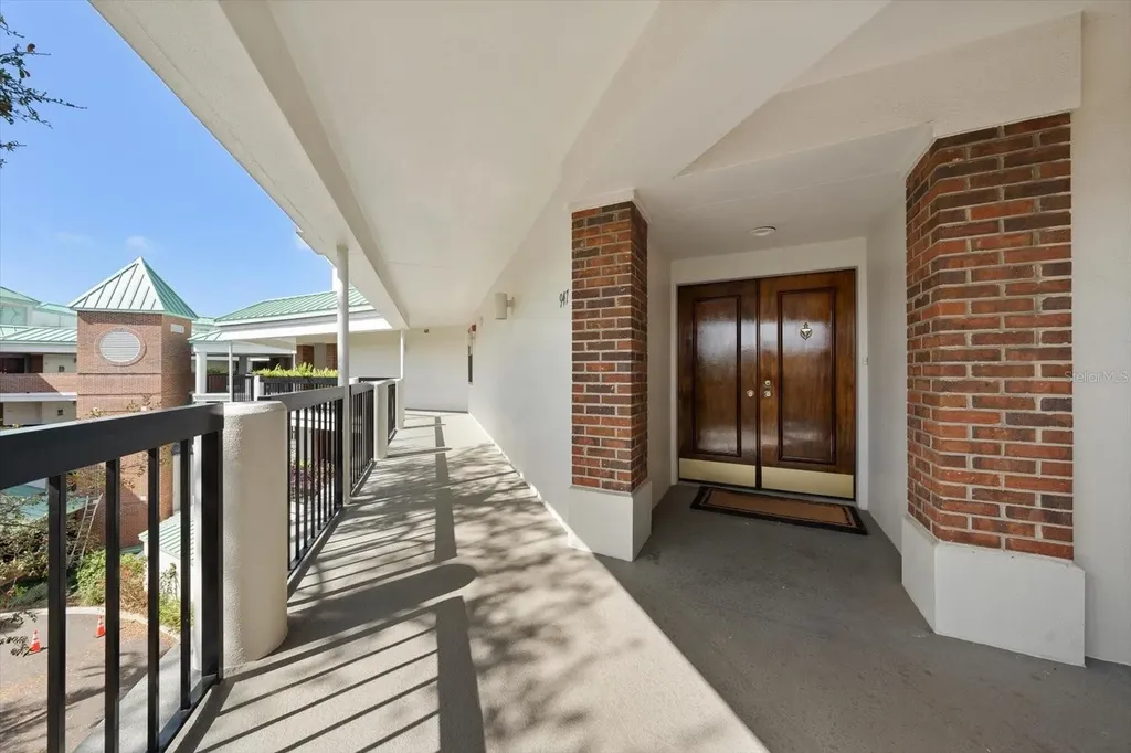 947 Seddon Cove Way Tampa FL 33602