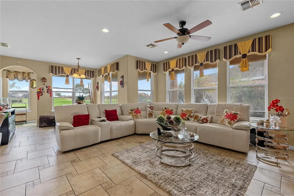 1352 Oakcrest Court Davenport FL 33837
