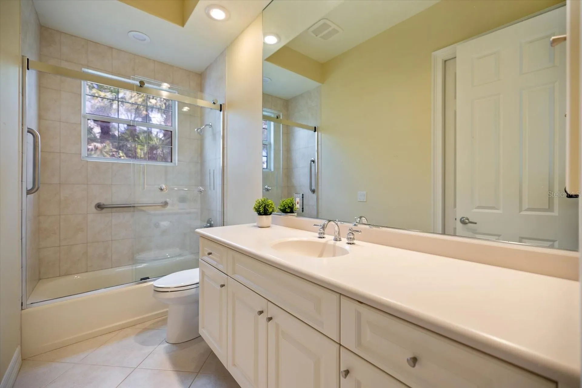 17 N Cayman Isles Boulevard Englewood FL 34223