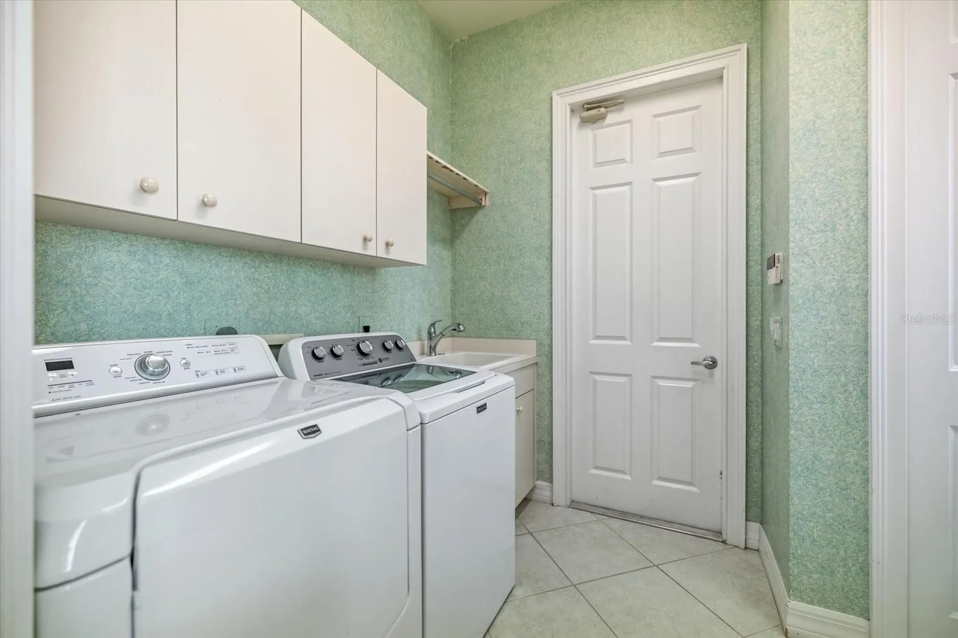 17 N Cayman Isles Boulevard Englewood FL 34223