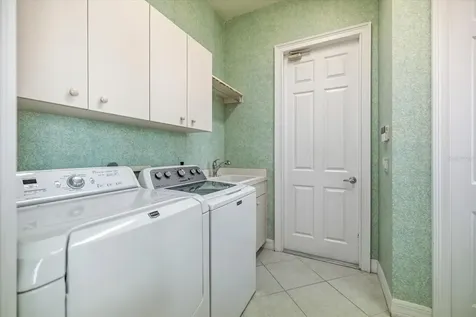 17 N Cayman Isles Boulevard Englewood FL 34223
