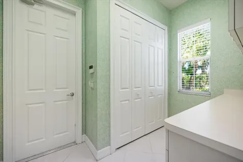 17 N Cayman Isles Boulevard Englewood FL 34223