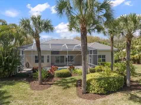 17 N Cayman Isles Boulevard Englewood FL 34223