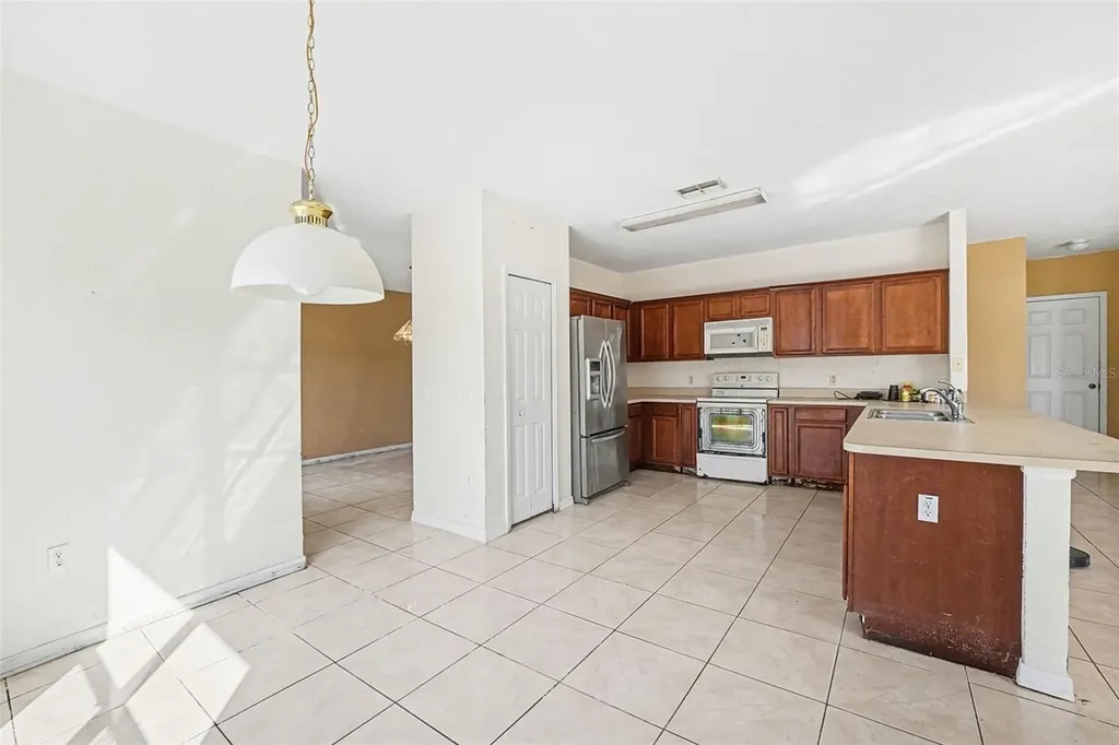 208 Cimarron Drive Kissimmee FL 34759