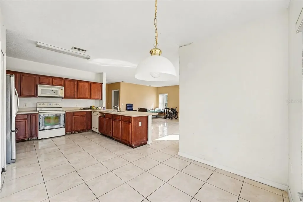 208 Cimarron Drive Kissimmee FL 34759