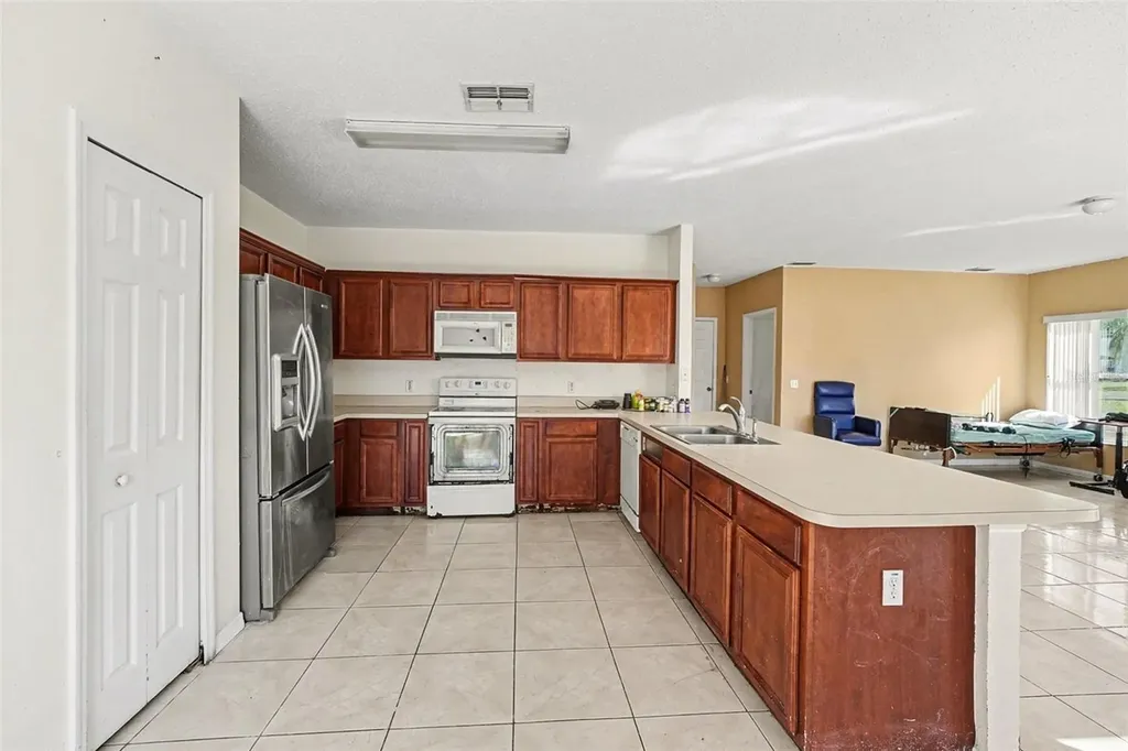 208 Cimarron Drive Kissimmee FL 34759