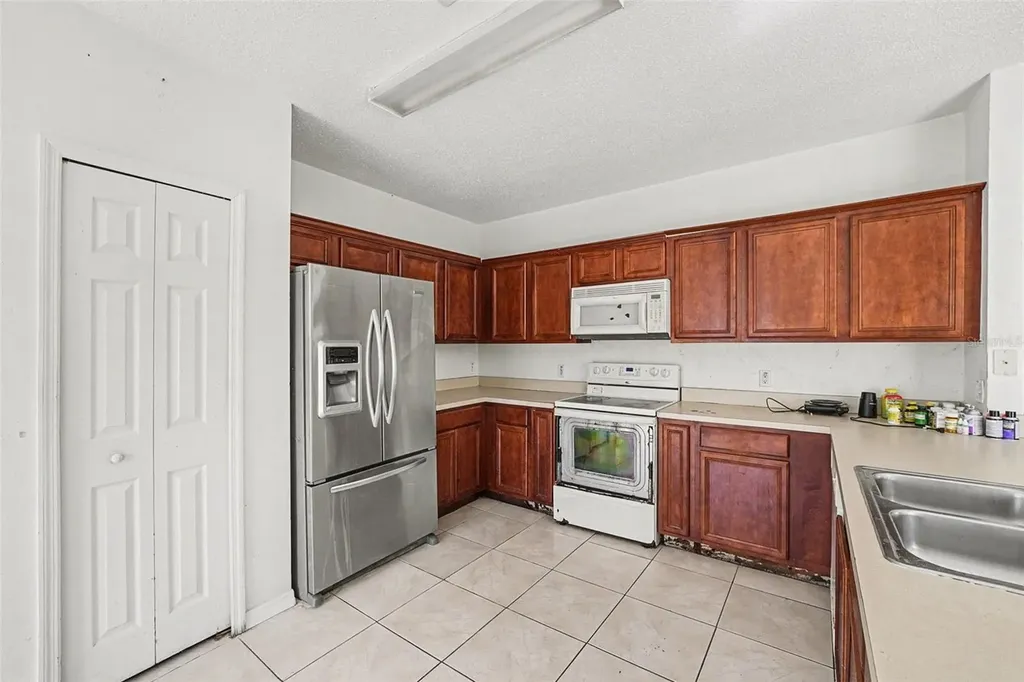 208 Cimarron Drive Kissimmee FL 34759