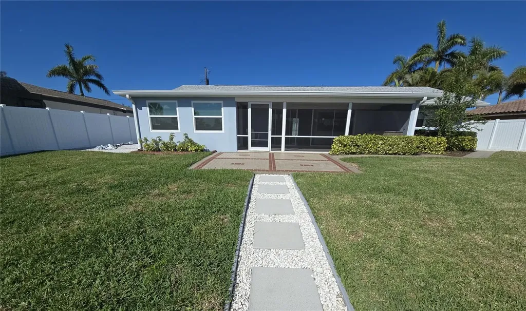 4007 Royal Palm Drive Bradenton FL 34210
