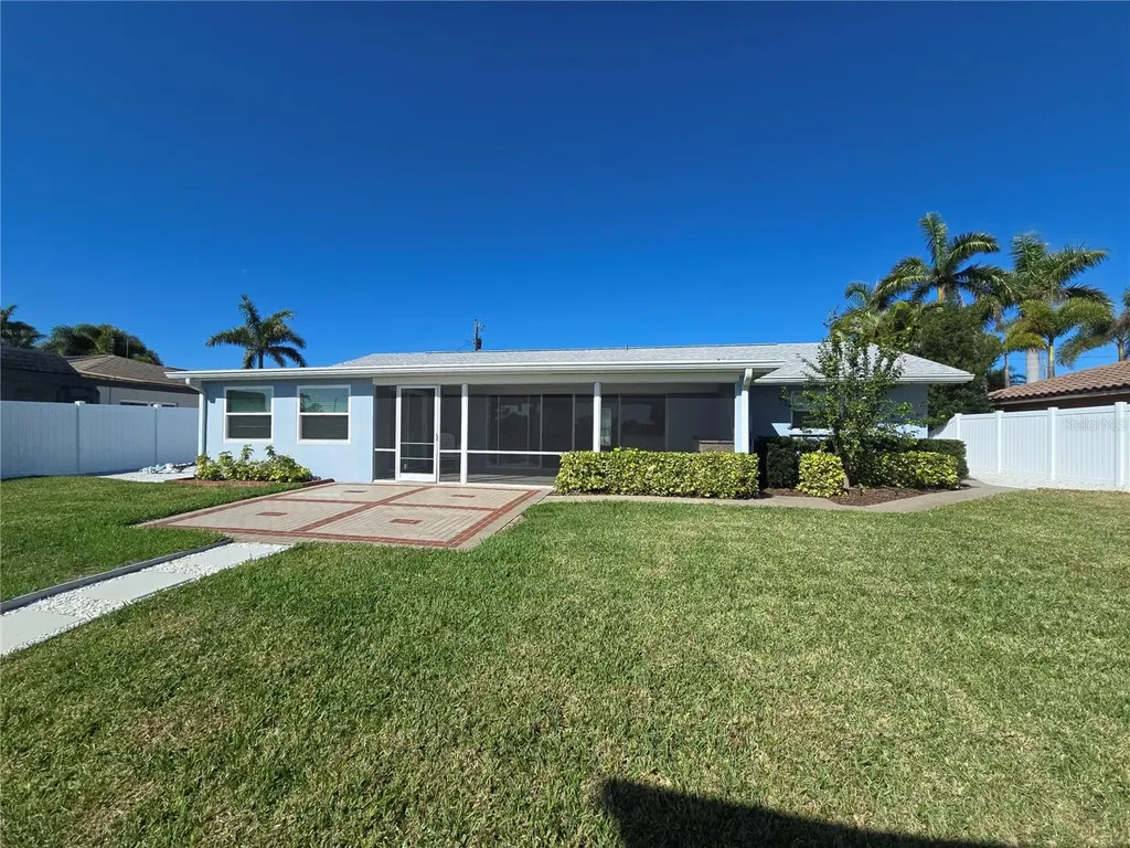 4007 Royal Palm Drive Bradenton FL 34210