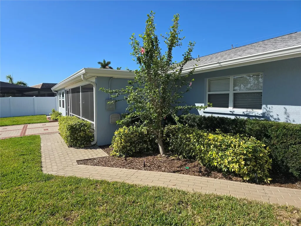 4007 Royal Palm Drive Bradenton FL 34210