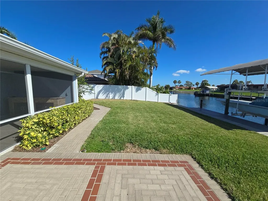 4007 Royal Palm Drive Bradenton FL 34210