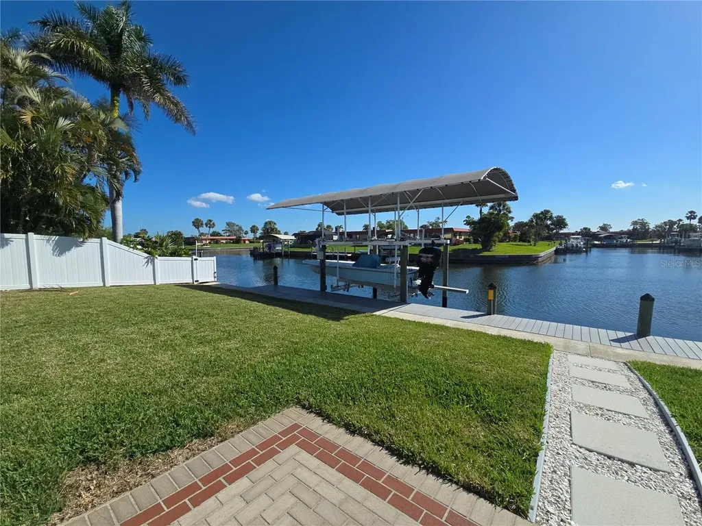 4007 Royal Palm Drive Bradenton FL 34210