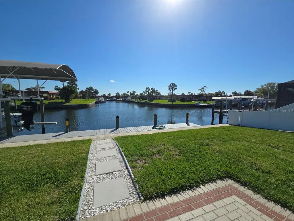4007 Royal Palm Drive Bradenton FL 34210