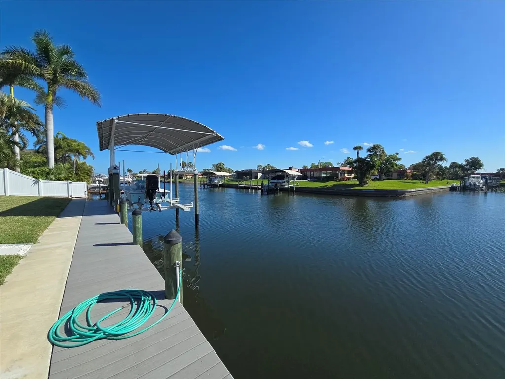 4007 Royal Palm Drive Bradenton FL 34210