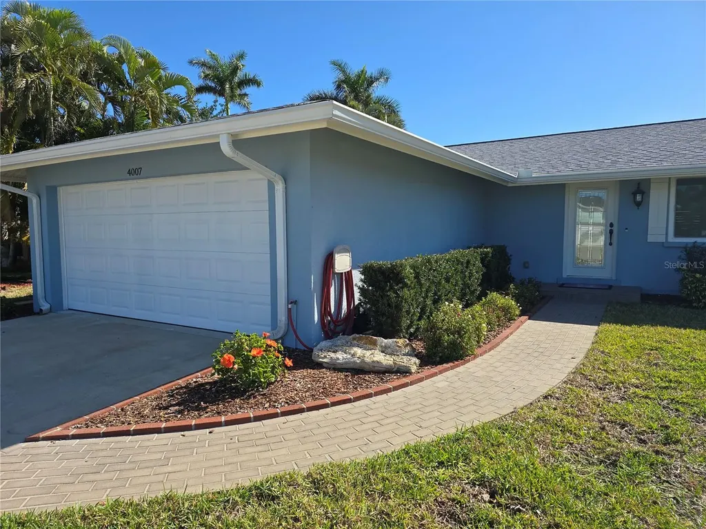 4007 Royal Palm Drive Bradenton FL 34210