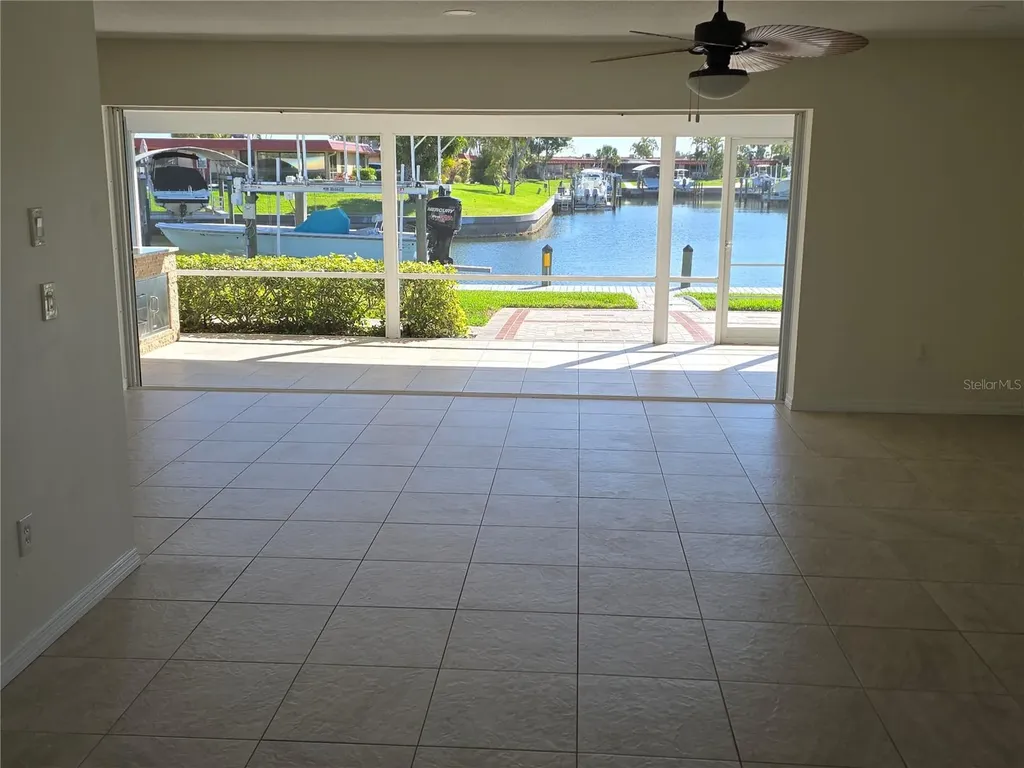 4007 Royal Palm Drive Bradenton FL 34210