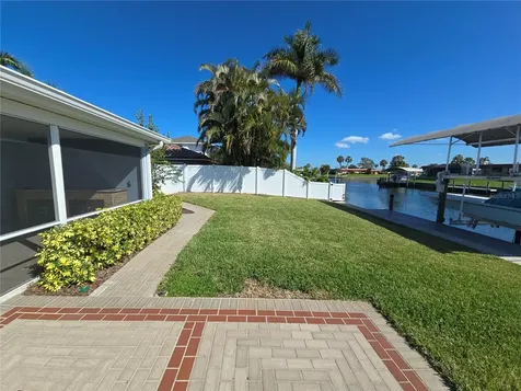 4007 Royal Palm Drive Bradenton FL 34210