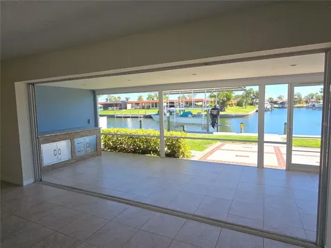 4007 Royal Palm Drive Bradenton FL 34210