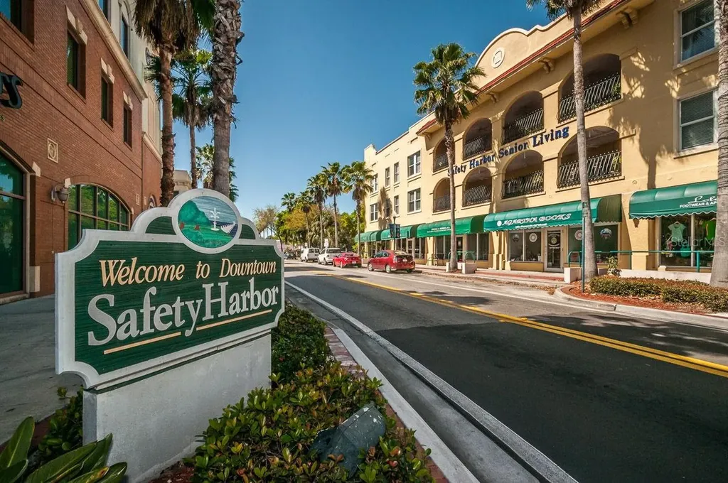 504 Belmont Street Safety Harbor FL 34695