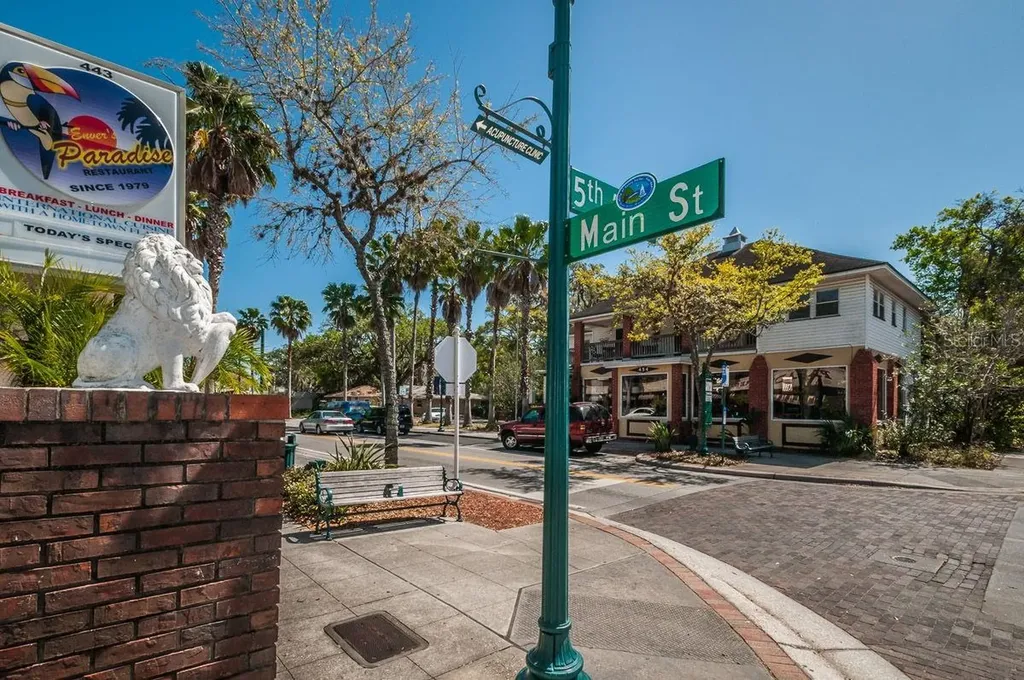 504 Belmont Street Safety Harbor FL 34695