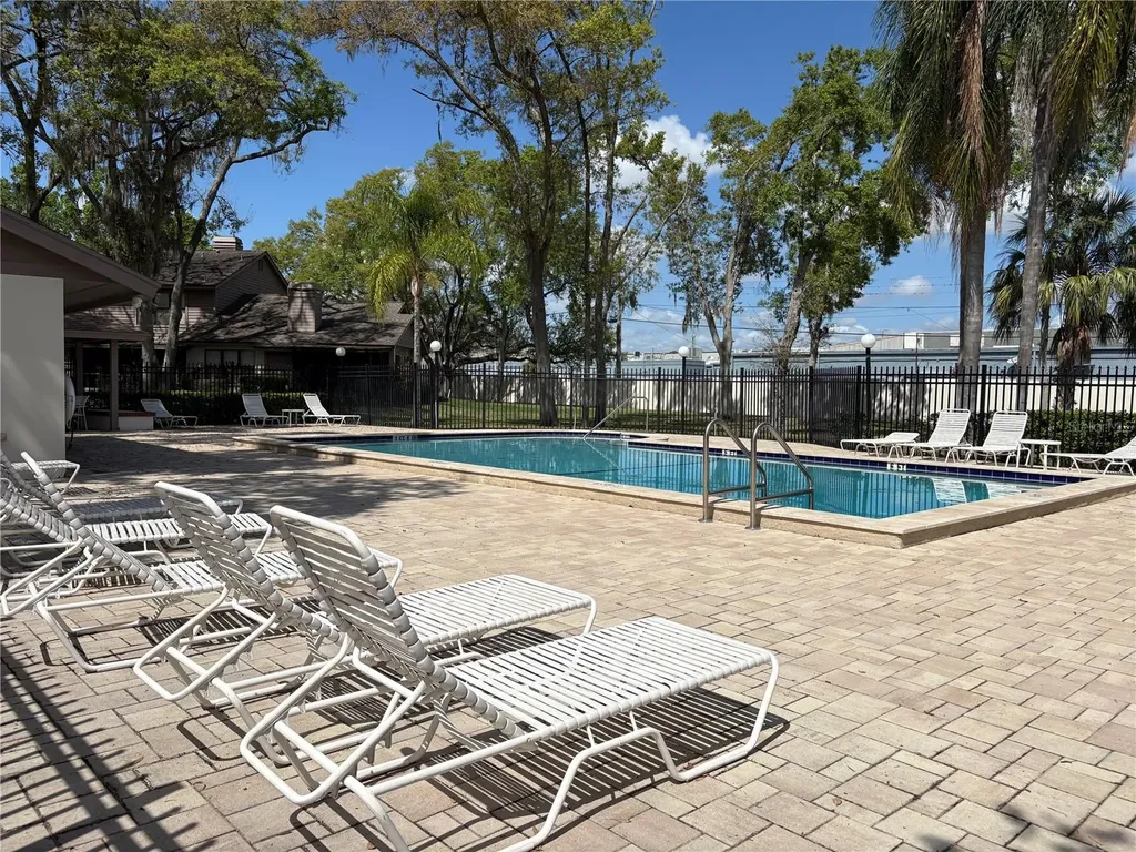 811 Oak Park Place Brandon FL 33511