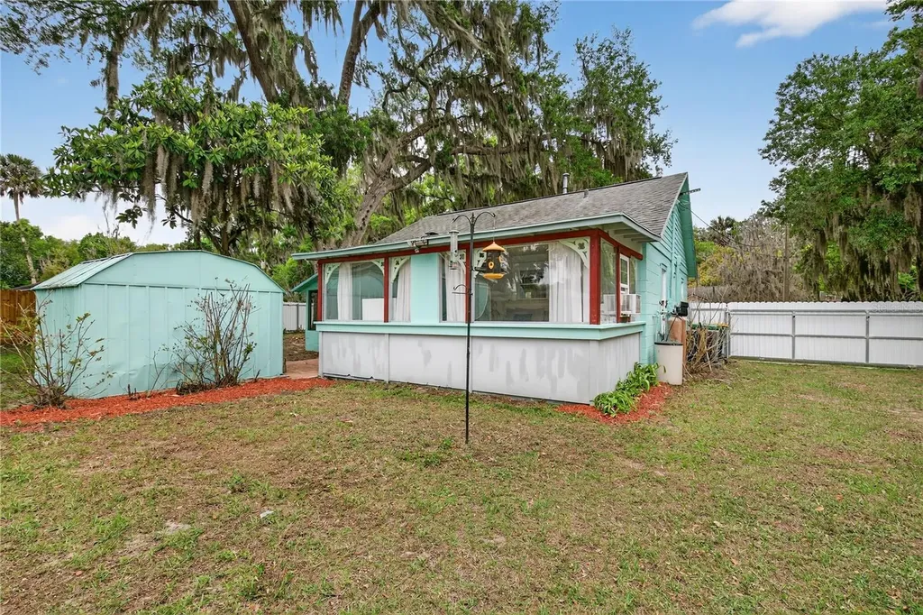 521 Michigan Street Mount Dora FL 32757