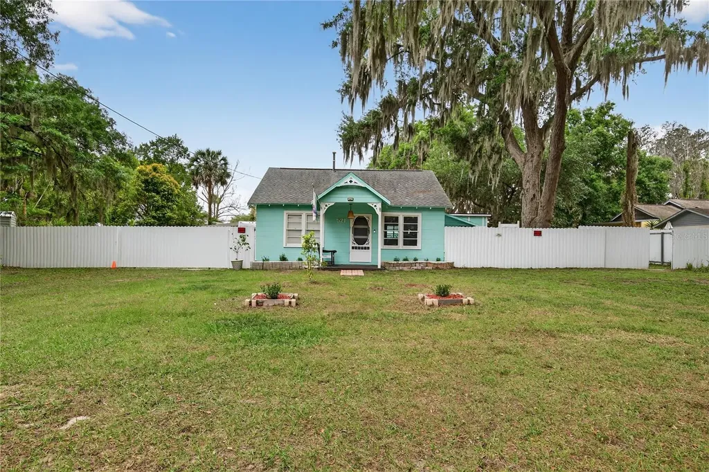 521 Michigan Street Mount Dora FL 32757