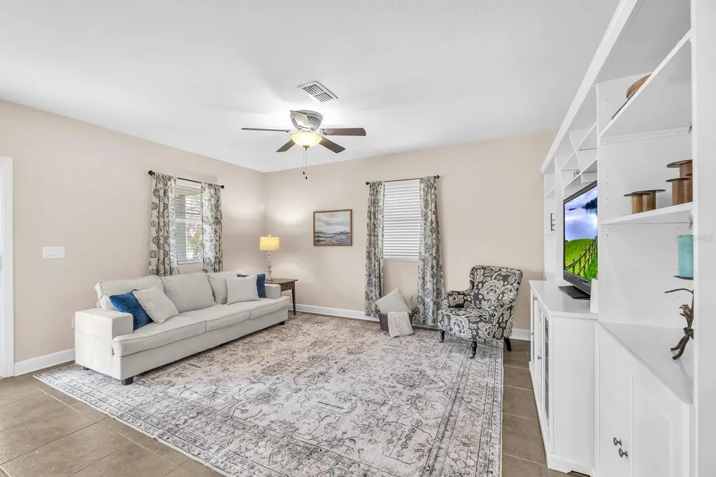 5945 Beaconpark Street Lithia FL 33547
