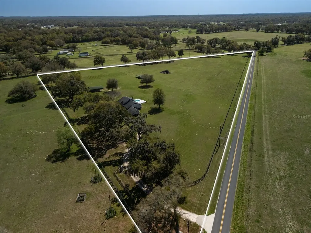 15157 NW 112th Place Road Morriston FL 32668